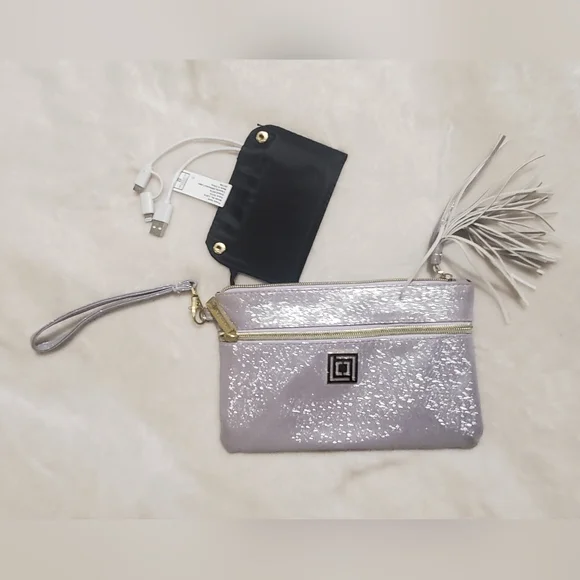 Liz Claiborne charging wallet/purse - Picture 3 of 5